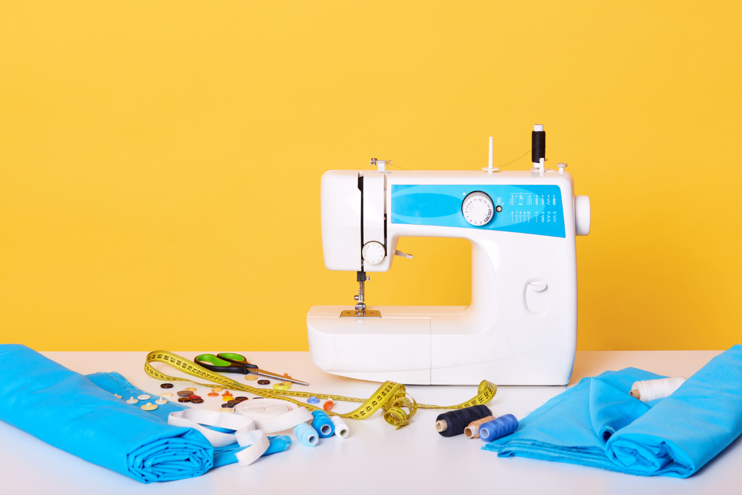 Features of a Mini sewing machine suitable for home use