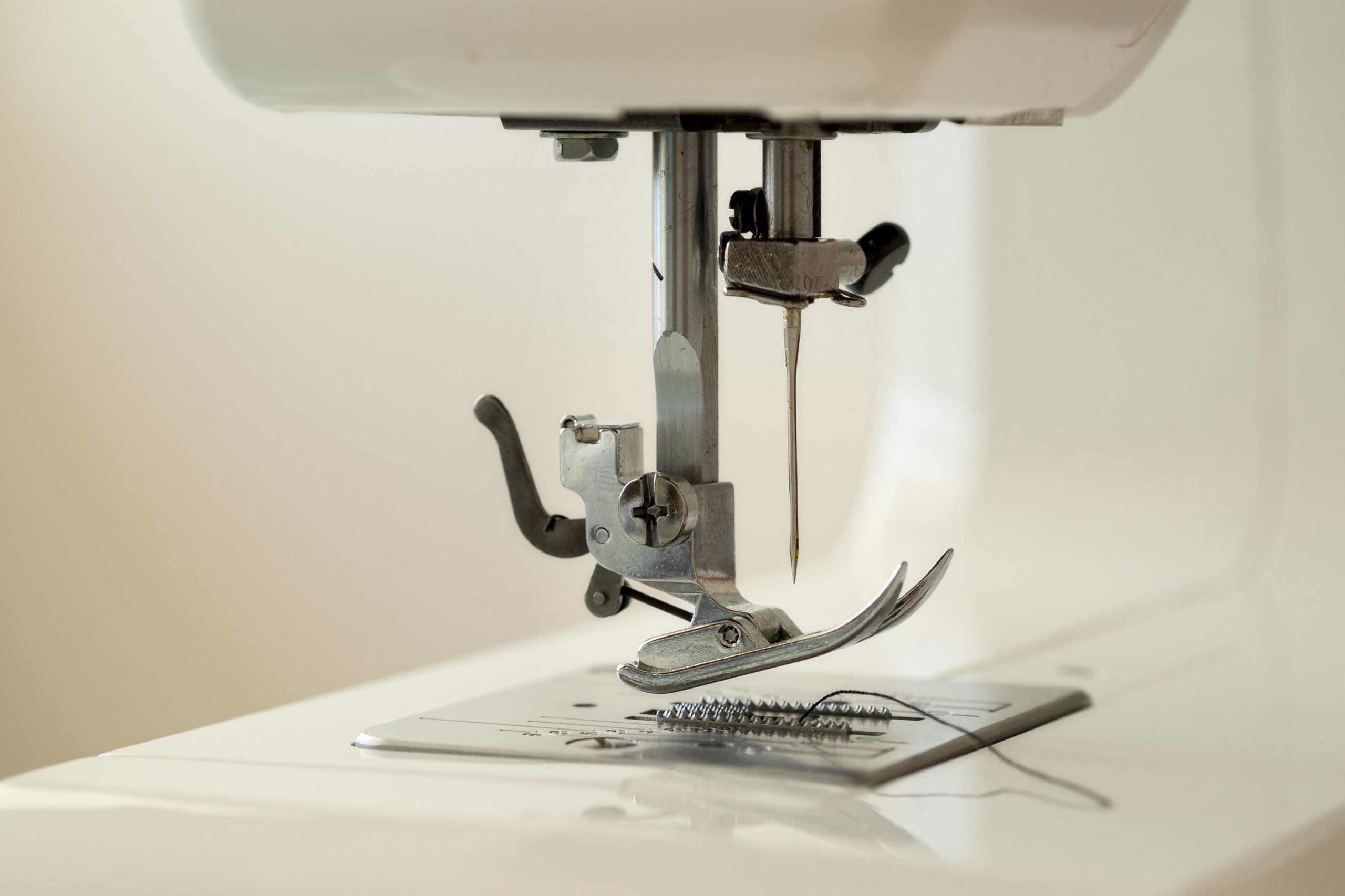 Mini or large overlock sewing machine