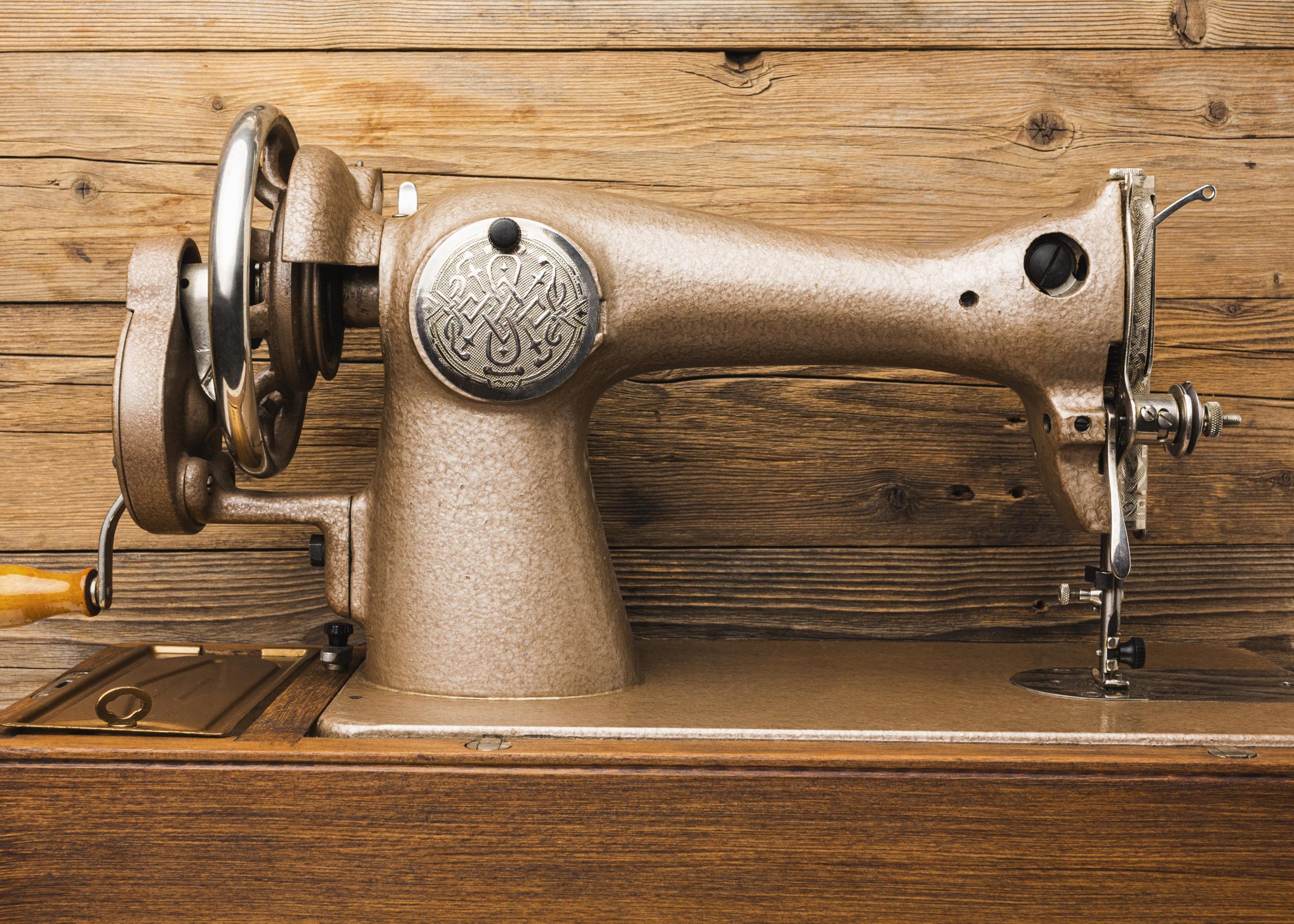 Checking the quality of construction and materials of the sewing machine